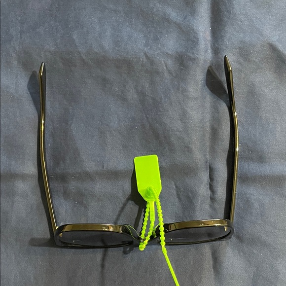 Gucci Sunglasses - Picture 3 of 16